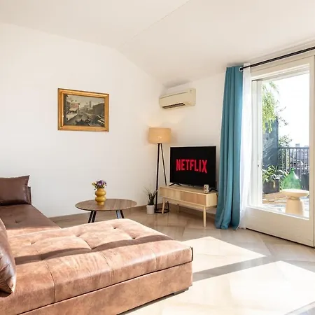Duomo 7 Min - Panoramic Terrace & Two Bedrooms Apartmán Milán